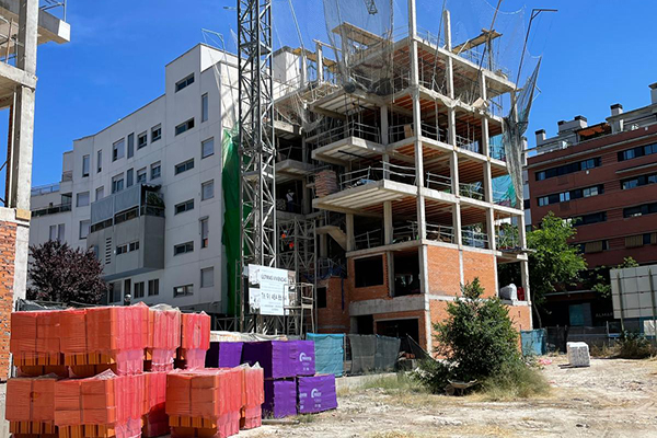 Terminación-de-la-Estructura-del-edificio-de-23-viviendas-trasteros-garajes-y-piscina-en-c-Embajadores-226-de-Madrid-04-06-2022
